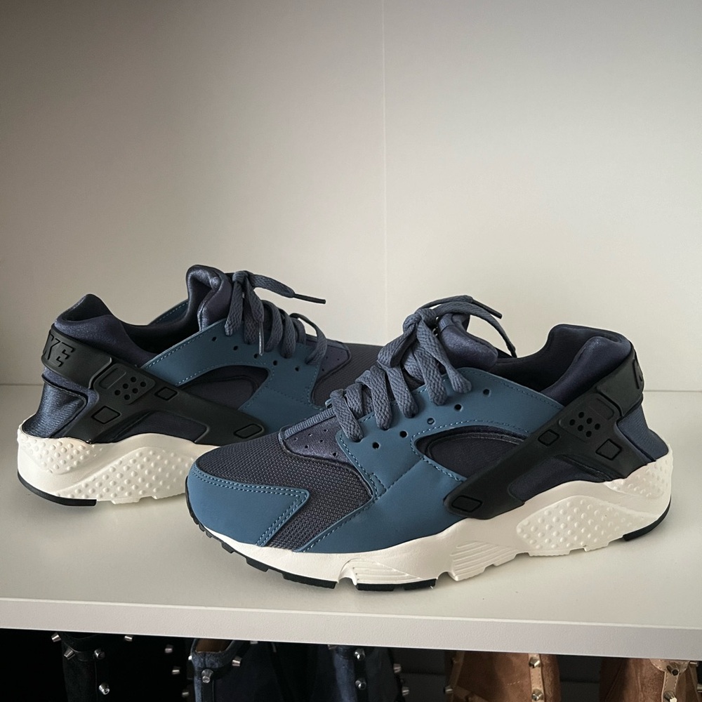 Blue Nike huarache